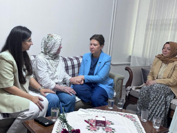 AK Parti İstanbul Milletvekilleri Saha Çalışmalarını Sürdürüyor